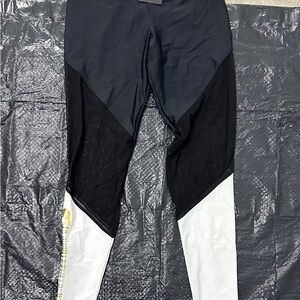 Onzie Black and White Leggings